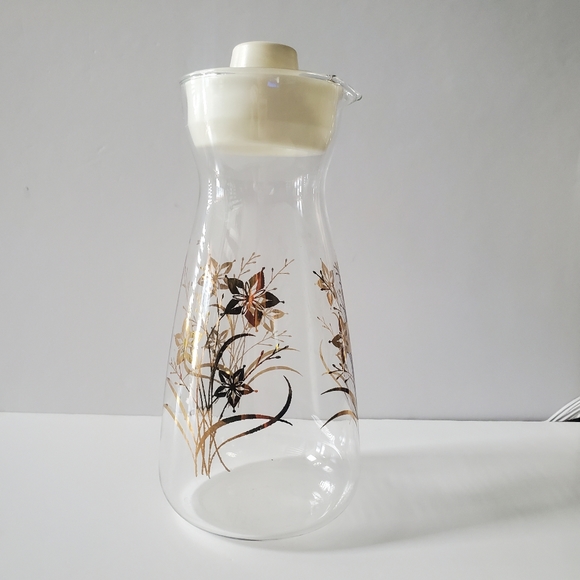 VTG PYREX Juice Pitcher Milk Carafe Glass Server Floral Leafy Gold Overlay Tall - Picture 11 of 14